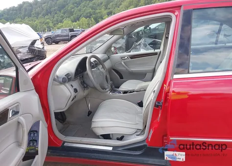 2005 Mercedes-Benz C 240 Luxury 4Matic z USA, uszkodzony, nr VIN WDBRF81J35F571898